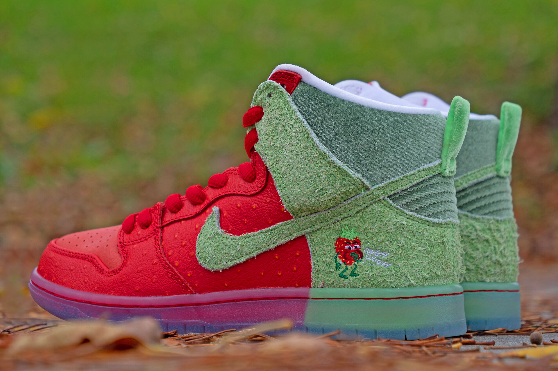 nike sb strawberry