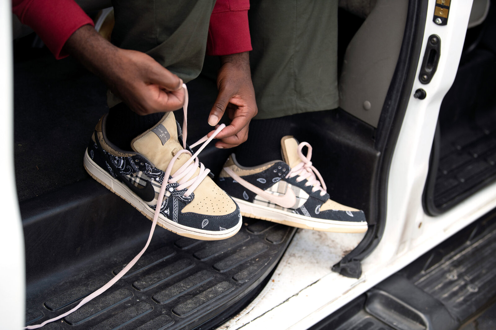 travis scott skateboarding